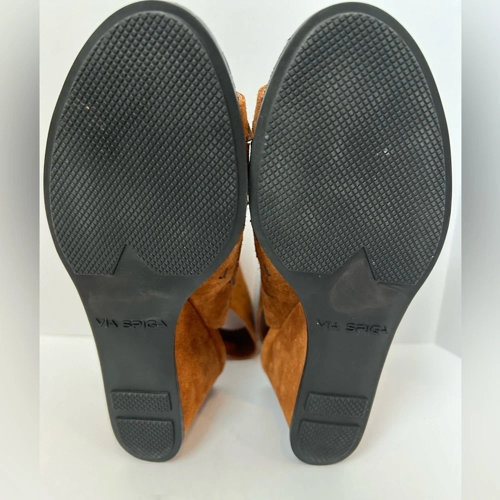 Via Spiga Leatrice Wedges Perforated Laser Cut Peep Toe Suede Like New Size 6